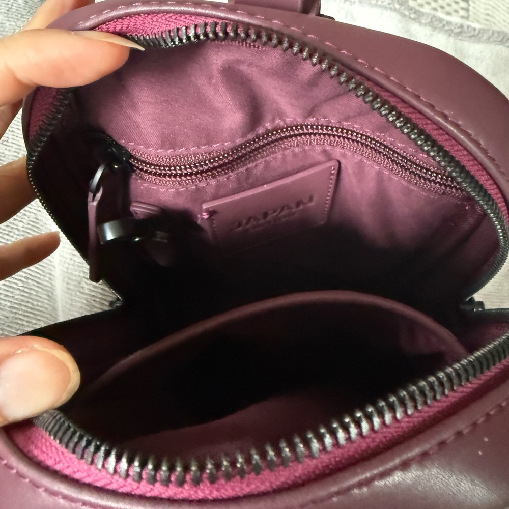 Magnetic/detachable crossbody/chest Nex bag, vegan leather, like new - Picture 11 of 11
